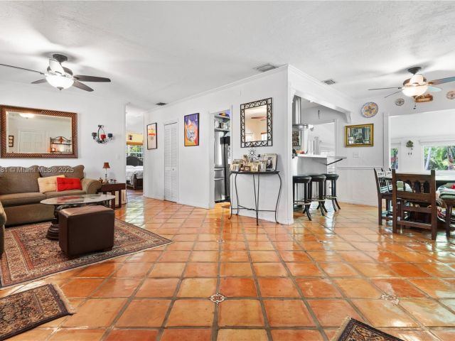 Продажа дома по адресу 5644 SW 69th Ave - фото 5952568