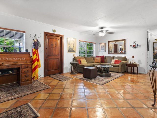 Продажа дома по адресу 5644 SW 69th Ave - фото 5952570