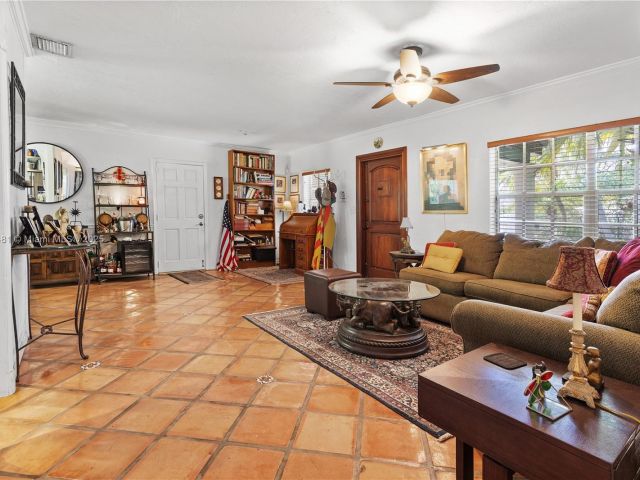 Продажа дома по адресу 5644 SW 69th Ave - фото 5952571