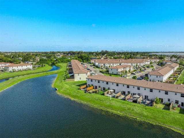 Продажа дома по адресу 2375 NW 122nd Ter - фото 5952537