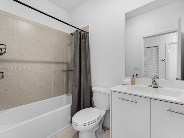 Продажа дома по адресу 2375 NW 122nd Ter - фото 5952539