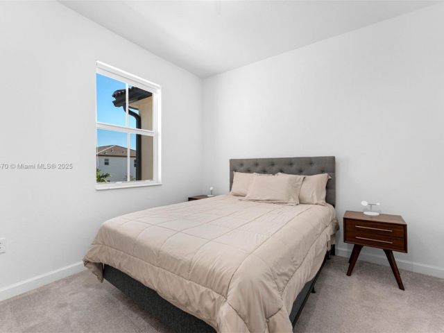 Продажа дома по адресу 2375 NW 122nd Ter - фото 5952544