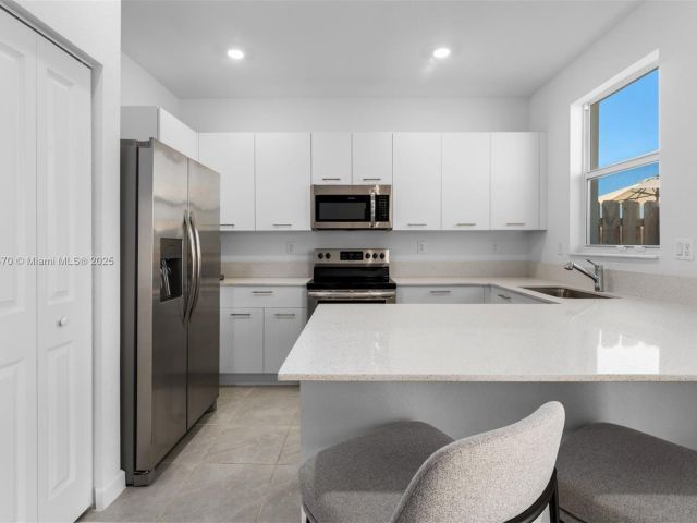 Продажа дома по адресу 2375 NW 122nd Ter - фото 5952548