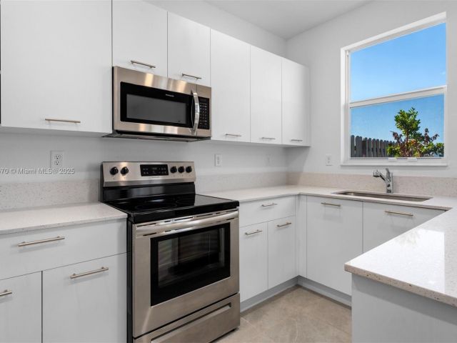 Продажа дома по адресу 2375 NW 122nd Ter - фото 5952549