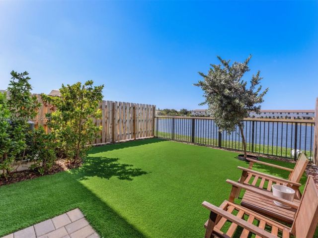 Продажа дома по адресу 2375 NW 122nd Ter - фото 5952554