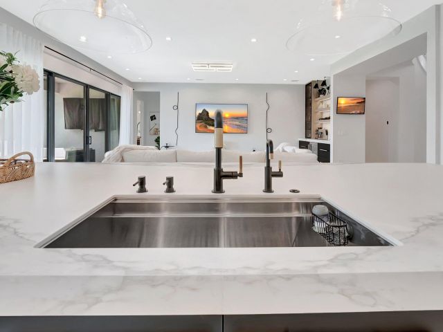 Продажа дома по адресу 17065 Rainbow Falls Trail - фото 5954207