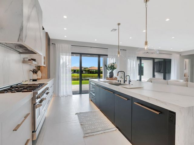 Продажа дома по адресу 17065 Rainbow Falls Trail - фото 5954210