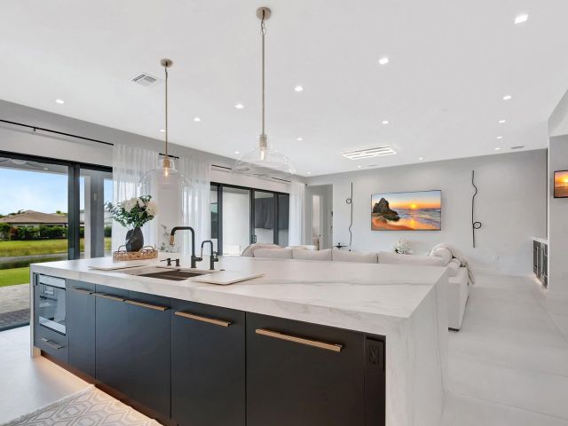 Продажа дома по адресу 17065 Rainbow Falls Trail - фото 5954211