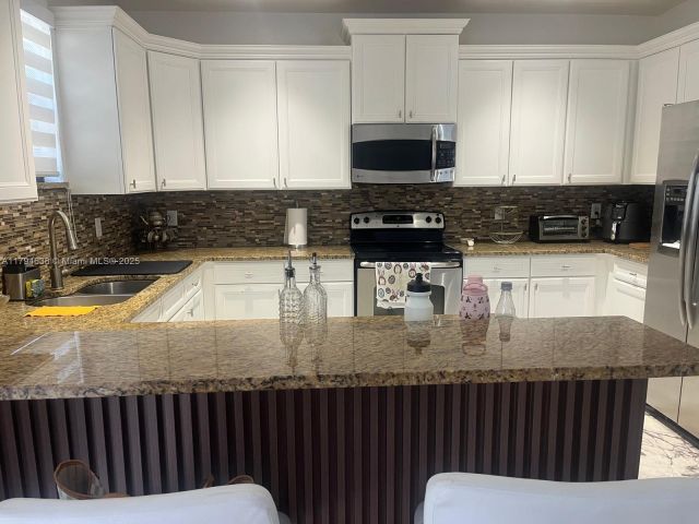 Дом в аренду по адресу 8985 NW 98th Ave - фото 5962760