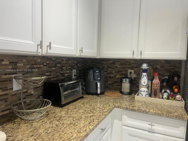 Дом в аренду по адресу 8985 NW 98th Ave - фото 5962761