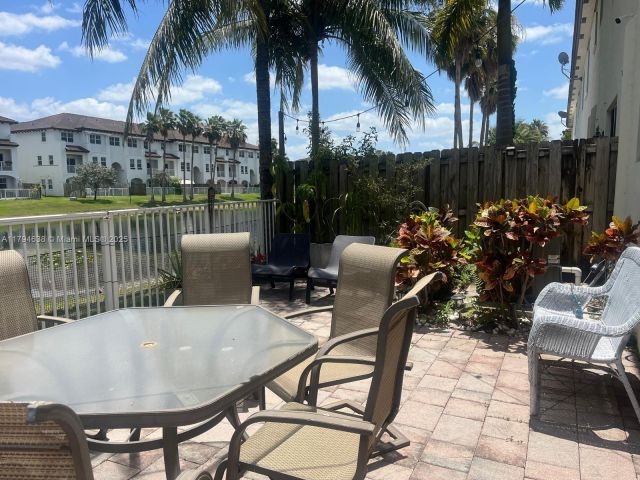 Дом в аренду по адресу 8985 NW 98th Ave - фото 5962763