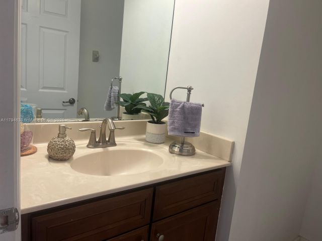 Дом в аренду по адресу 8985 NW 98th Ave - фото 5962767