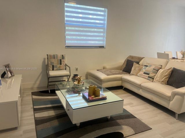 Дом в аренду по адресу 8985 NW 98th Ave - фото 5962769