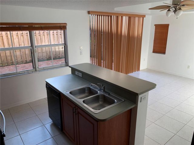 Продажа дома по адресу 3150 SW 152nd Pl - фото 5953742