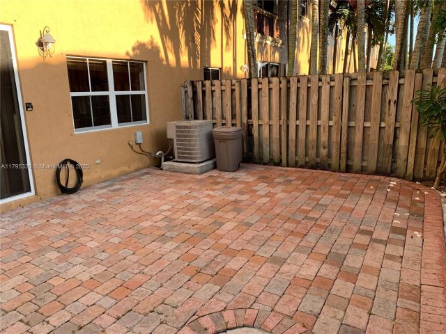 Продажа дома по адресу 3150 SW 152nd Pl - фото 5953745