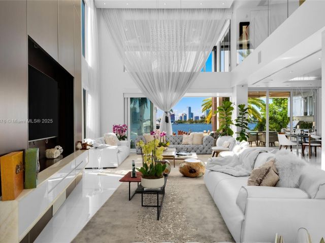 Продажа дома по адресу 441 N Hibiscus Dr - фото 5963013