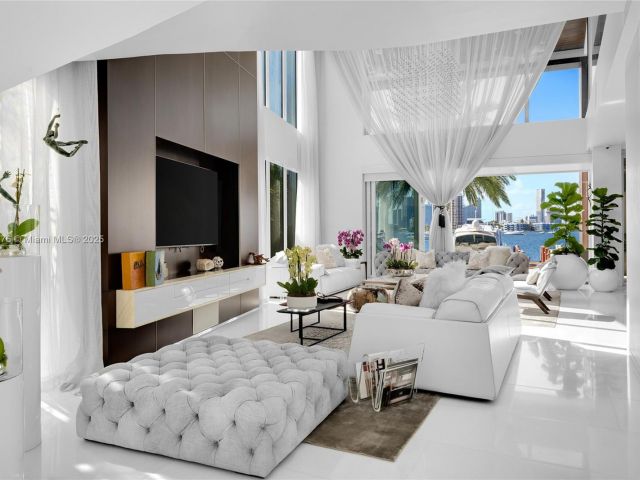 Продажа дома по адресу 441 N Hibiscus Dr - фото 5963014