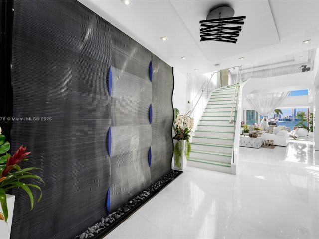 Продажа дома по адресу 441 N Hibiscus Dr - фото 5963020