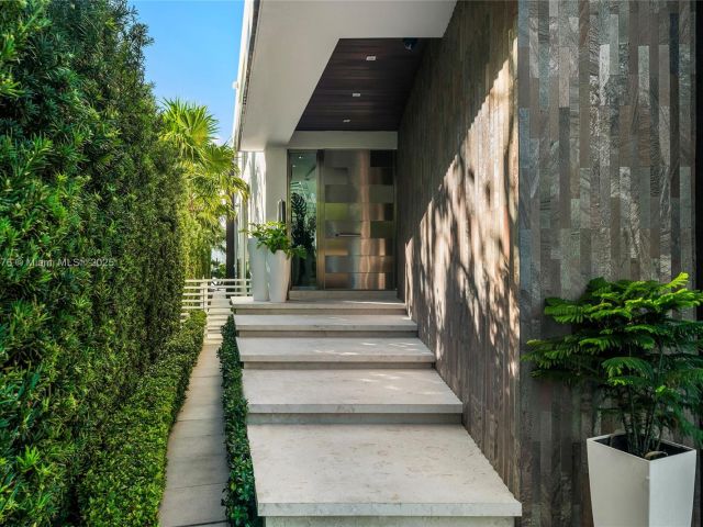 Продажа дома по адресу 441 N Hibiscus Dr - фото 5963021