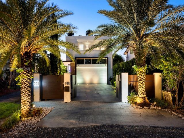 Продажа дома по адресу 441 N Hibiscus Dr - фото 5963024