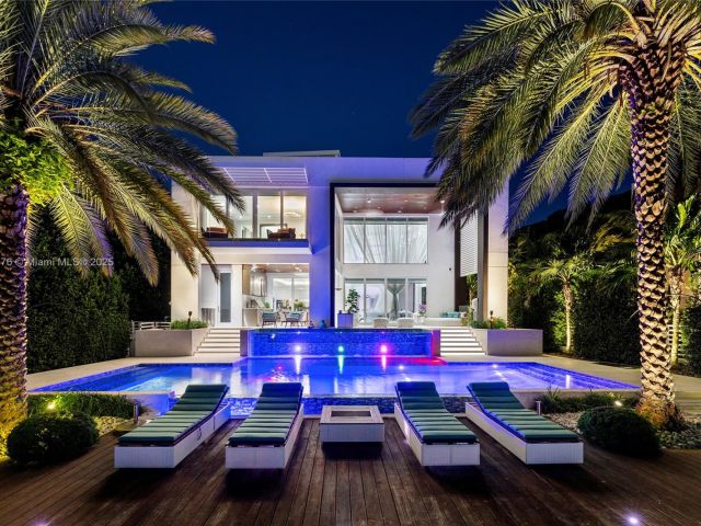 Продажа дома по адресу 441 N Hibiscus Dr - фото 5963026