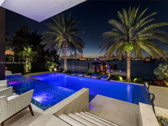 Продажа дома по адресу 441 N Hibiscus Dr - фото 5963030