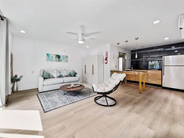 Дом в аренду по адресу 3329 NE 17th St - фото 5982274