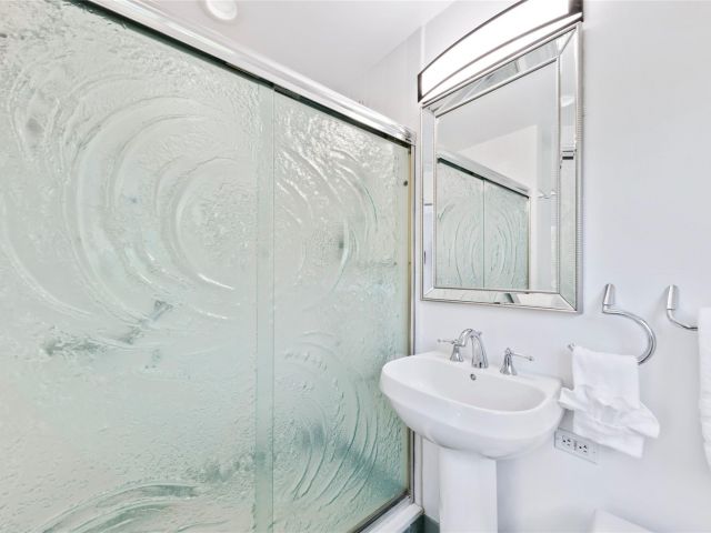 Дом в аренду по адресу 3329 NE 17th St - фото 5982275