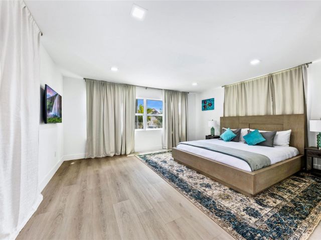 Дом в аренду по адресу 3329 NE 17th St - фото 5982276