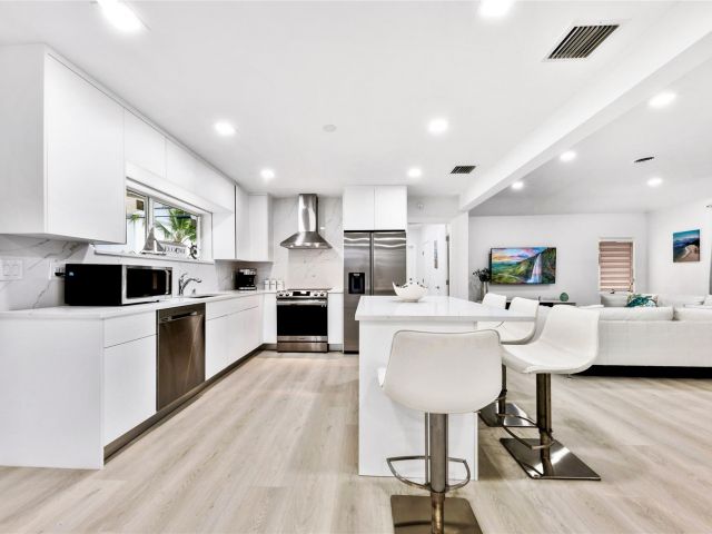 Дом в аренду по адресу 3329 NE 17th St - фото 5982286