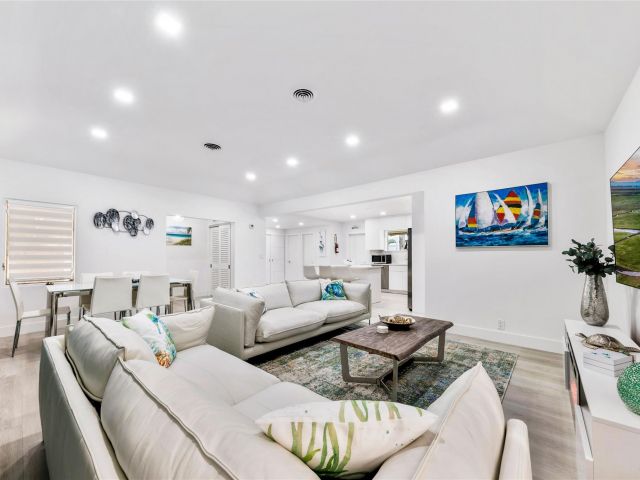 Дом в аренду по адресу 3329 NE 17th St - фото 5982287