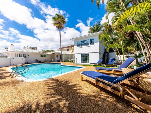 Дом в аренду по адресу 3329 NE 17th St - фото 5982290