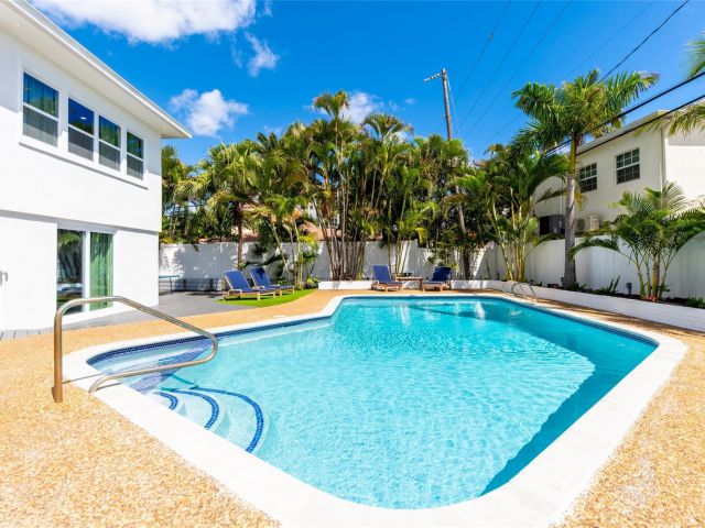 Дом в аренду по адресу 3329 NE 17th St - фото 5982291