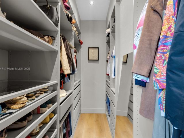 Продажа дома по адресу 20865 NE 7th Ct - фото 5956336