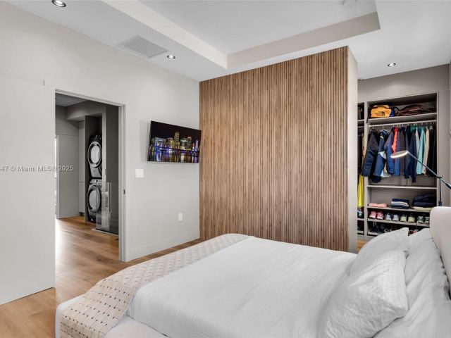 Продажа дома по адресу 20865 NE 7th Ct - фото 5956339