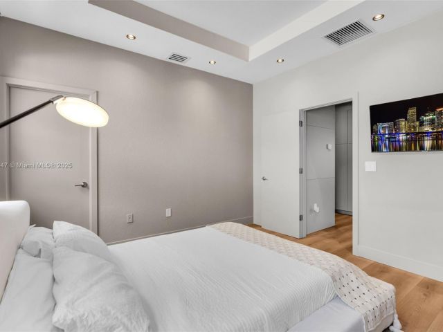 Продажа дома по адресу 20865 NE 7th Ct - фото 5956340