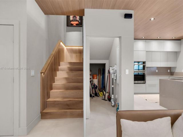 Продажа дома по адресу 20865 NE 7th Ct - фото 5956345