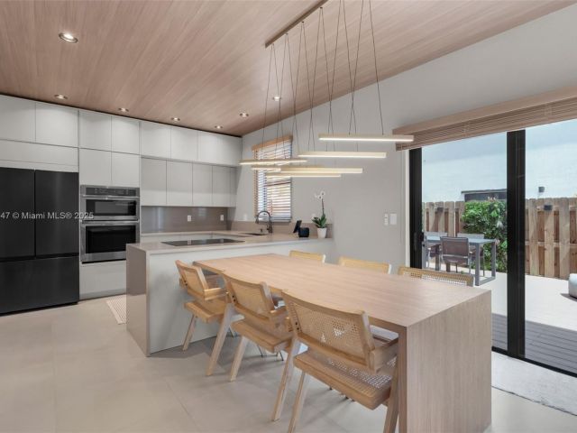 Продажа дома по адресу 20865 NE 7th Ct - фото 5956348