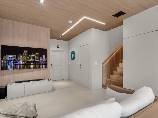 Продажа дома по адресу 20865 NE 7th Ct - фото 5956349