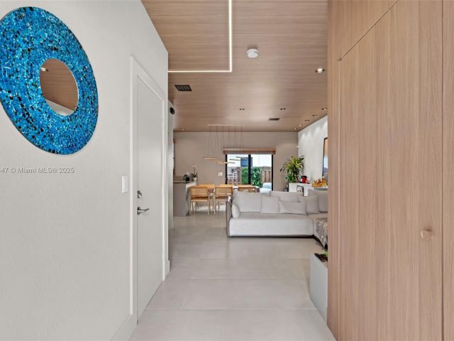 Продажа дома по адресу 20865 NE 7th Ct - фото 5956352