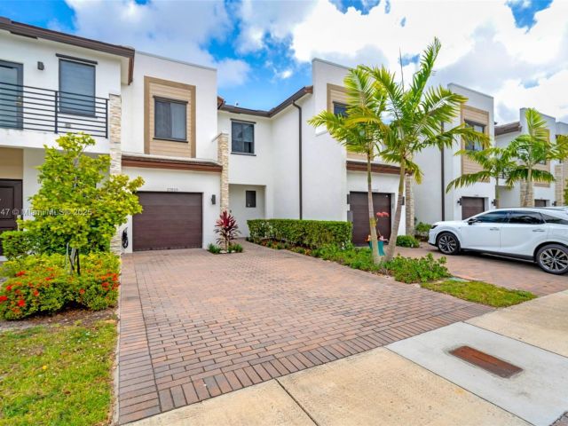 Продажа дома по адресу 20865 NE 7th Ct - фото 5956354