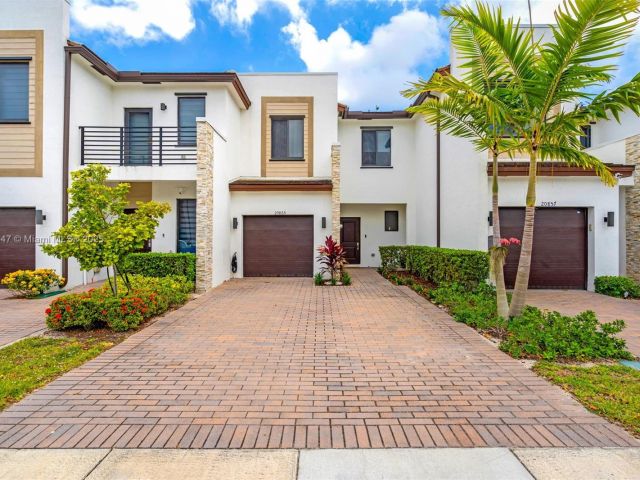 Продажа дома по адресу 20865 NE 7th Ct - фото 5956355