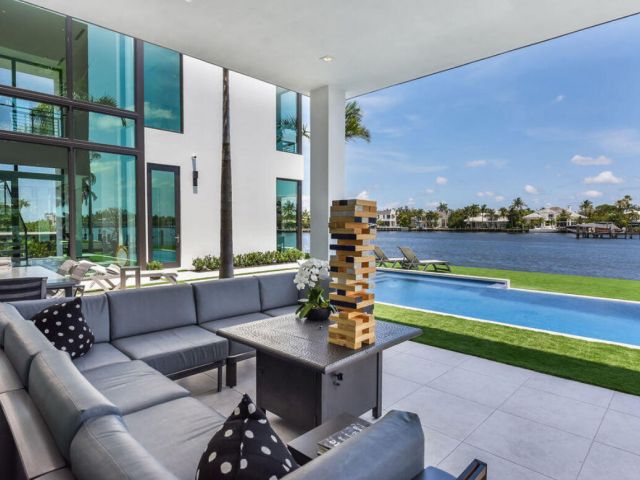 Дом в аренду по адресу 718 SE 7th Street - фото 5957230