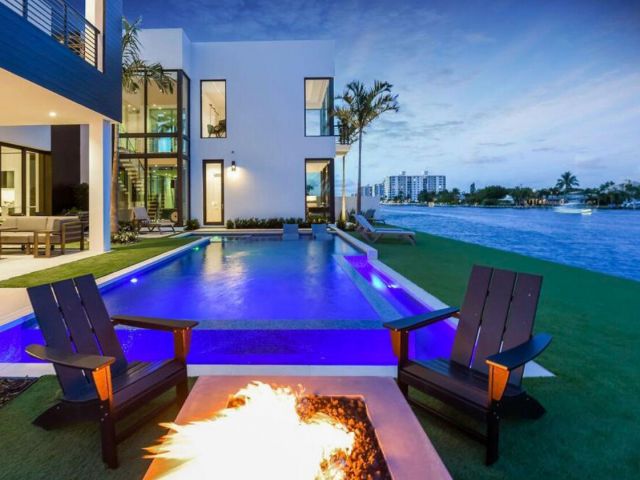 Дом в аренду по адресу 718 SE 7th Street - фото 5957231