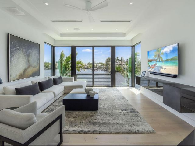 Дом в аренду по адресу 718 SE 7th Street - фото 5957240