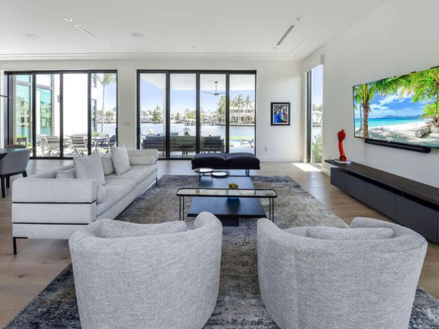 Дом в аренду по адресу 718 SE 7th Street - фото 5957241