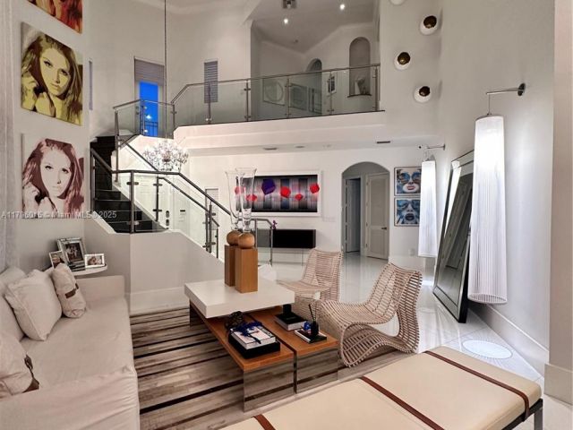 Дом в аренду по адресу 6801 NW 113th Ct - фото 5960019