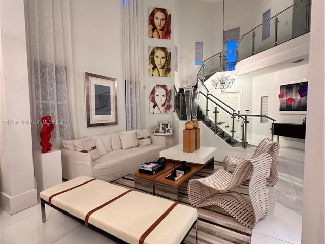 Дом в аренду по адресу 6801 NW 113th Ct - фото 5960021