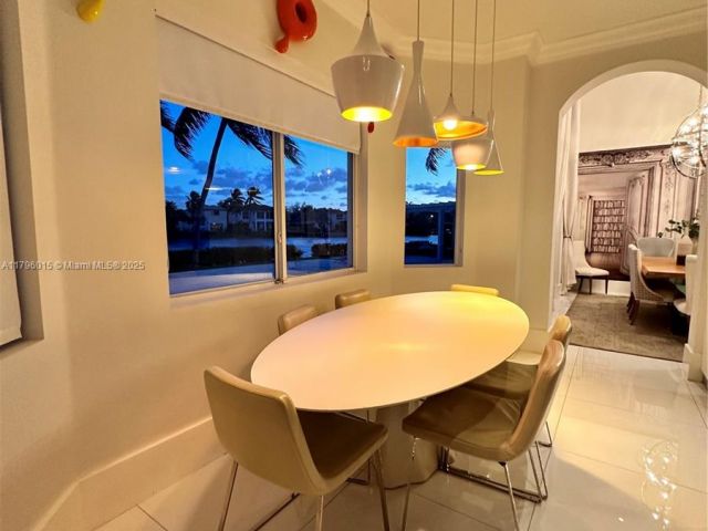 Дом в аренду по адресу 6801 NW 113th Ct - фото 5960024