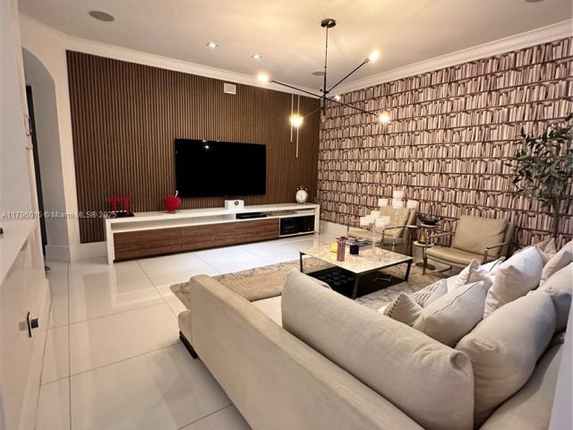 Дом в аренду по адресу 6801 NW 113th Ct - фото 5960025